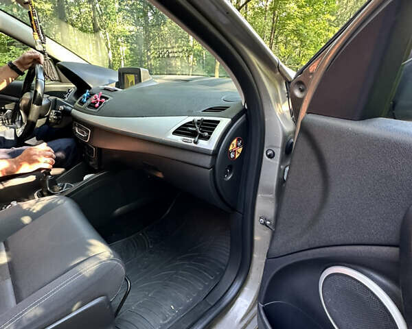 Сірий Рено Меган, об'ємом двигуна 1.46 л та пробігом 250 тис. км за 6800 $, фото 12 на Automoto.ua