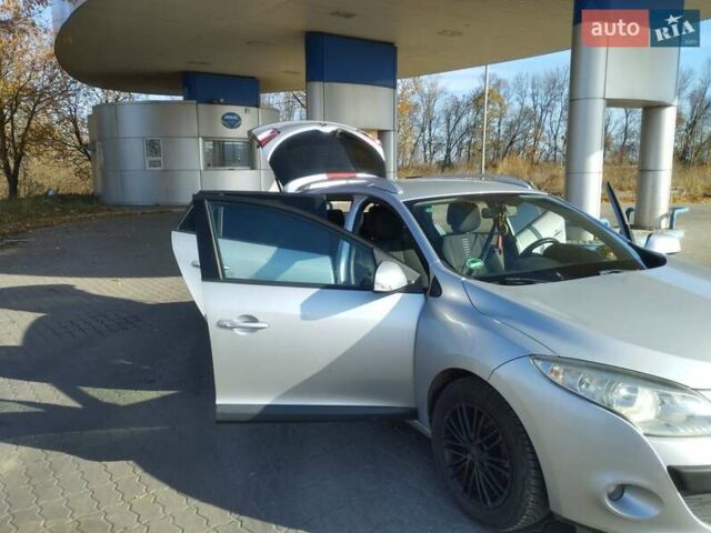 Серый Рено Меган, объемом двигателя 1.6 л и пробегом 205 тыс. км за 6400 $, фото 1 на Automoto.ua