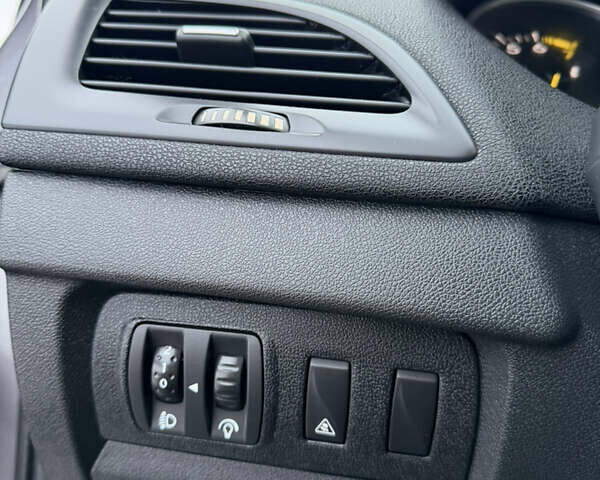 Серый Рено Меган, объемом двигателя 1.6 л и пробегом 181 тыс. км за 7700 $, фото 24 на Automoto.ua