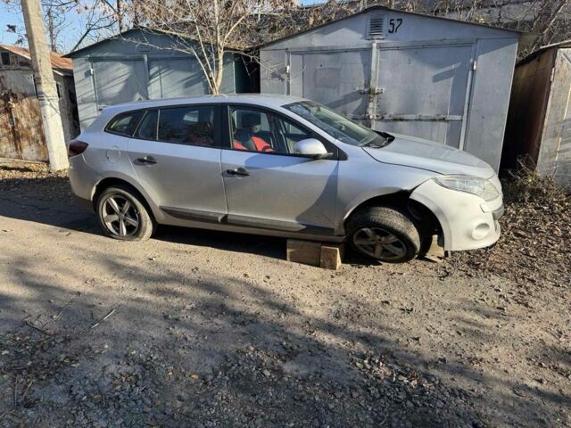 Серый Рено Меган, объемом двигателя 1.5 л и пробегом 235 тыс. км за 2700 $, фото 3 на Automoto.ua