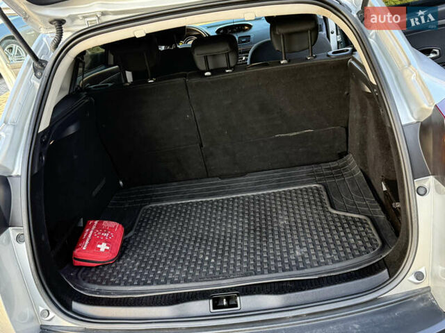 Серый Рено Меган, объемом двигателя 1.46 л и пробегом 180 тыс. км за 6750 $, фото 61 на Automoto.ua