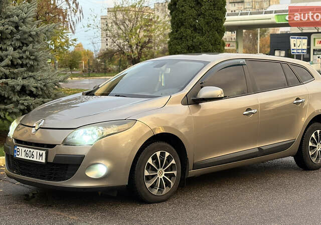 Рено Меган 2010 у Кременчуге на Automoto.ua Сірий Рено Меган, об'ємом двигуна 1.46 л та пробігом 300 тис. км за 6999 $, фото 12 на Automoto.ua