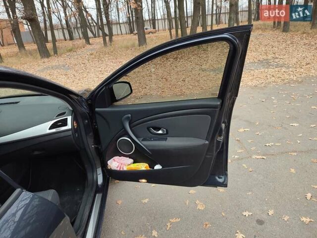 Серый Рено Меган, объемом двигателя 1.4 л и пробегом 250 тыс. км за 7500 $, фото 154 на Automoto.ua