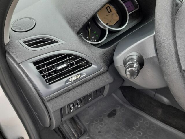 Серый Рено Меган, объемом двигателя 0 л и пробегом 218 тыс. км за 6900 $, фото 13 на Automoto.ua