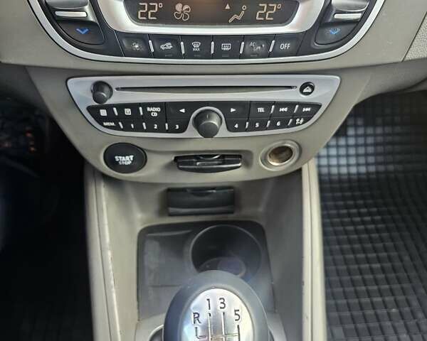 Серый Рено Меган, объемом двигателя 1.46 л и пробегом 257 тыс. км за 5150 $, фото 43 на Automoto.ua