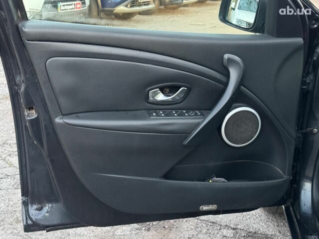 Серый Рено Меган, объемом двигателя 1.9 л и пробегом 297 тыс. км за 7290 $, фото 11 на Automoto.ua