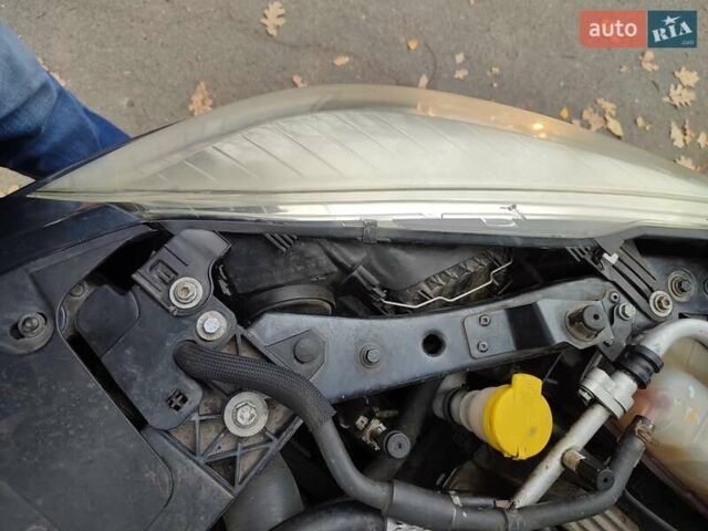 Серый Рено Меган, объемом двигателя 1.4 л и пробегом 250 тыс. км за 7500 $, фото 99 на Automoto.ua