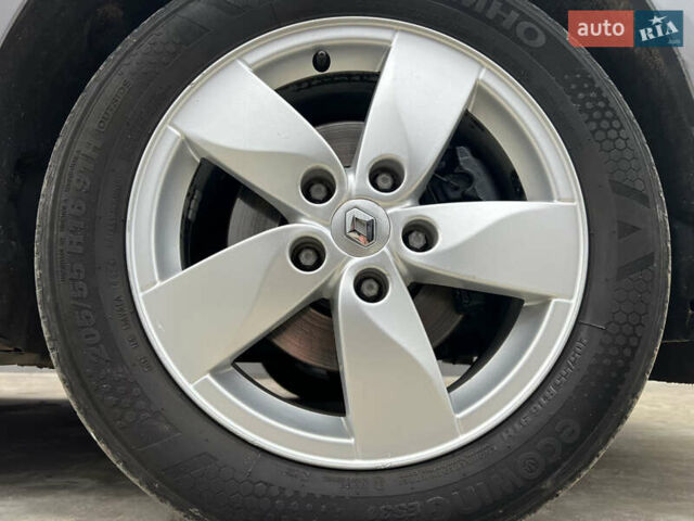 Серый Рено Меган, объемом двигателя 1.6 л и пробегом 182 тыс. км за 7800 $, фото 34 на Automoto.ua