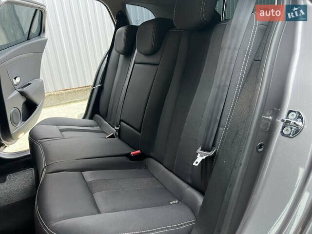 Серый Рено Меган, объемом двигателя 1.6 л и пробегом 182 тыс. км за 7800 $, фото 65 на Automoto.ua