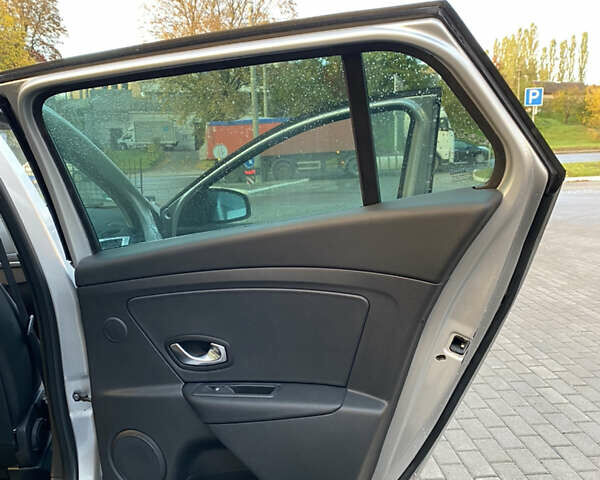 Сірий Рено Меган, об'ємом двигуна 1.4 л та пробігом 127 тис. км за 6800 $, фото 13 на Automoto.ua