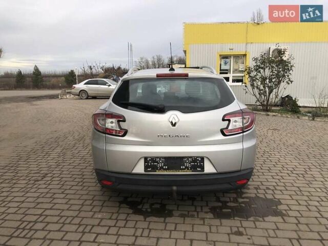 Серый Рено Меган, объемом двигателя 1.6 л и пробегом 250 тыс. км за 6400 $, фото 4 на Automoto.ua