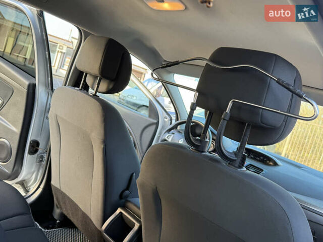 Серый Рено Меган, объемом двигателя 1.46 л и пробегом 180 тыс. км за 6750 $, фото 55 на Automoto.ua