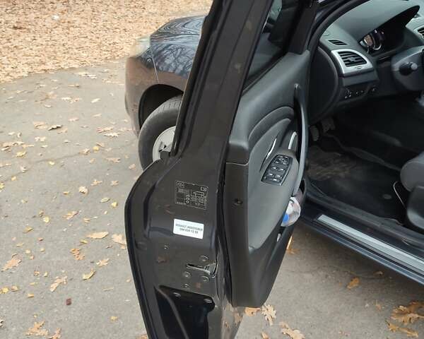 Серый Рено Меган, объемом двигателя 1.4 л и пробегом 250 тыс. км за 7500 $, фото 123 на Automoto.ua