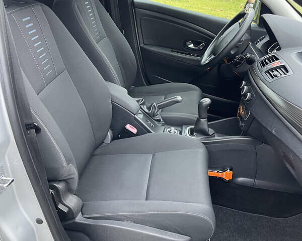 Серый Рено Меган, объемом двигателя 1.6 л и пробегом 225 тыс. км за 7700 $, фото 31 на Automoto.ua