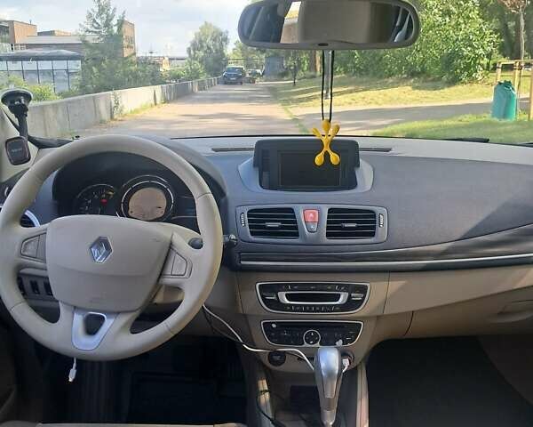 Серый Рено Меган, объемом двигателя 2 л и пробегом 255 тыс. км за 8000 $, фото 4 на Automoto.ua