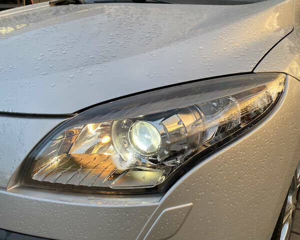 Сірий Рено Меган, об'ємом двигуна 1.4 л та пробігом 127 тис. км за 6800 $, фото 37 на Automoto.ua