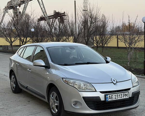 Сірий Рено Меган, об'ємом двигуна 1.5 л та пробігом 274 тис. км за 6500 $, фото 1 на Automoto.ua