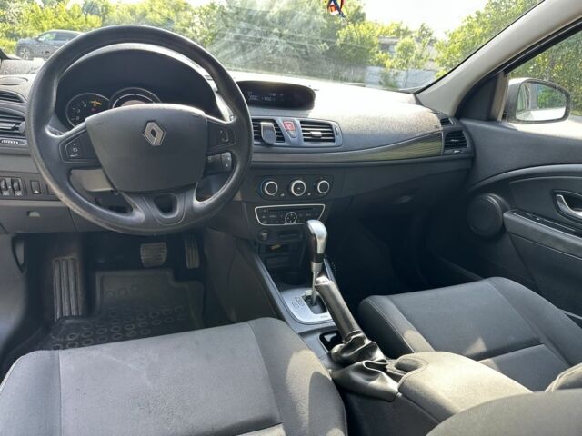 Серый Рено Меган, объемом двигателя 1.5 л и пробегом 195 тыс. км за 6999 $, фото 6 на Automoto.ua