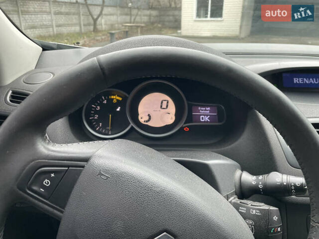 Рено Меган 2010 в Василькове на Automoto.ua Серый Рено Меган, объемом двигателя 1.46 л и пробегом 322 тыс. км за 6000 $, фото 15 на Automoto.ua