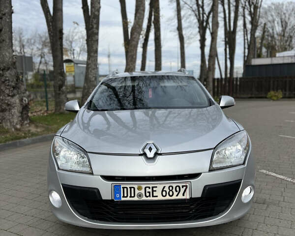 Серый Рено Меган, объемом двигателя 1.5 л и пробегом 265 тыс. км за 5499 $, фото 3 на Automoto.ua