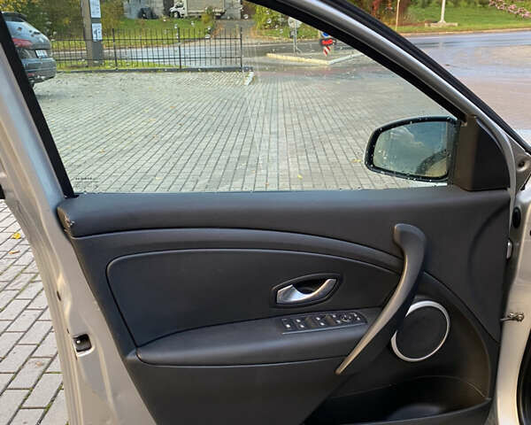 Сірий Рено Меган, об'ємом двигуна 1.4 л та пробігом 127 тис. км за 6800 $, фото 28 на Automoto.ua