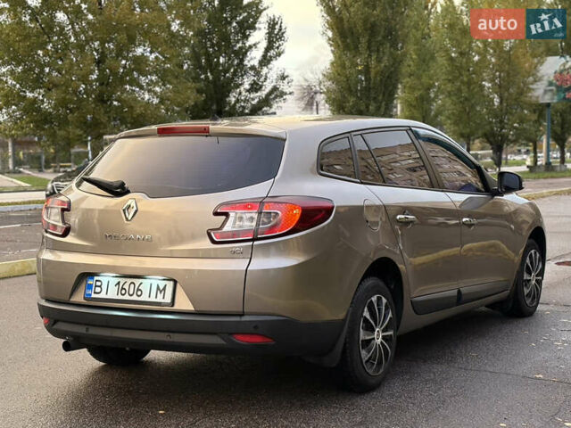 Рено Меган 2010 у Кременчуге на Automoto.ua Сірий Рено Меган, об'ємом двигуна 1.46 л та пробігом 300 тис. км за 6999 $, фото 4 на Automoto.ua