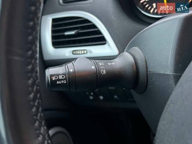 Серый Рено Меган, объемом двигателя 1.5 л и пробегом 269 тыс. км за 6000 $, фото 17 на Automoto.ua