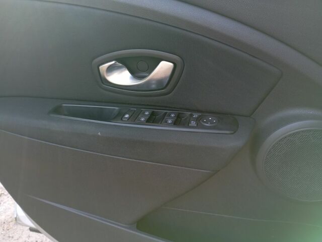 Серый Рено Меган, объемом двигателя 1.6 л и пробегом 204 тыс. км за 7200 $, фото 11 на Automoto.ua