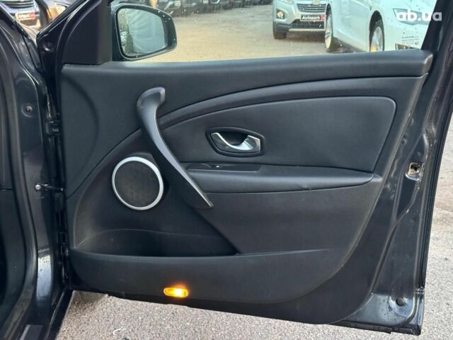 Серый Рено Меган, объемом двигателя 1.9 л и пробегом 297 тыс. км за 7290 $, фото 20 на Automoto.ua