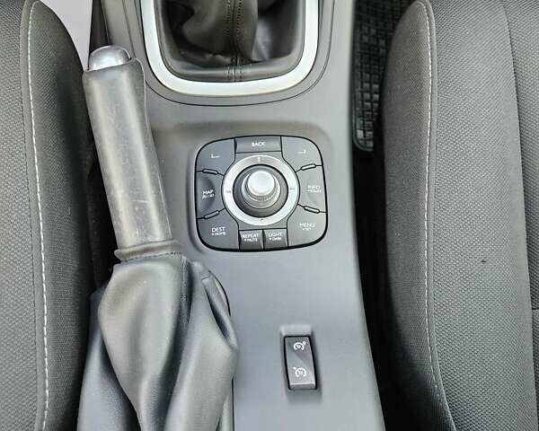 Серый Рено Меган, объемом двигателя 1.6 л и пробегом 195 тыс. км за 7850 $, фото 81 на Automoto.ua