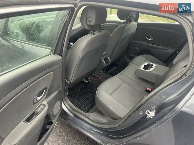 Сірий Рено Меган, об'ємом двигуна 1.46 л та пробігом 330 тис. км за 7100 $, фото 6 на Automoto.ua