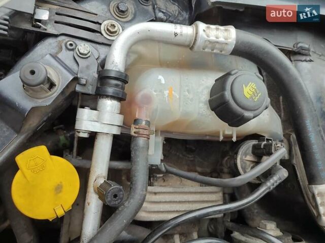 Серый Рено Меган, объемом двигателя 1.4 л и пробегом 250 тыс. км за 7500 $, фото 98 на Automoto.ua