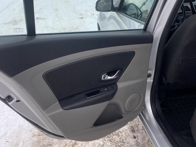 Сірий Рено Меган, об'ємом двигуна 1.5 л та пробігом 236 тис. км за 6800 $, фото 5 на Automoto.ua