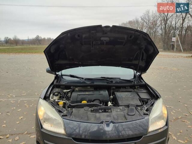 Серый Рено Меган, объемом двигателя 1.4 л и пробегом 250 тыс. км за 7500 $, фото 85 на Automoto.ua