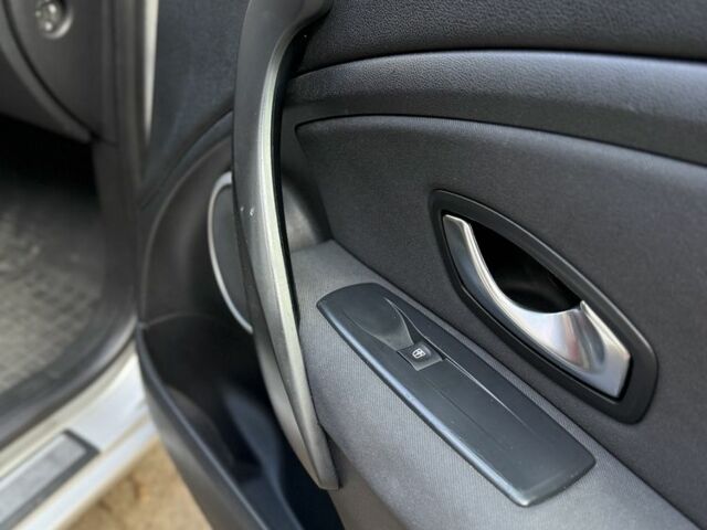 Серый Рено Меган, объемом двигателя 1.5 л и пробегом 280 тыс. км за 6800 $, фото 11 на Automoto.ua