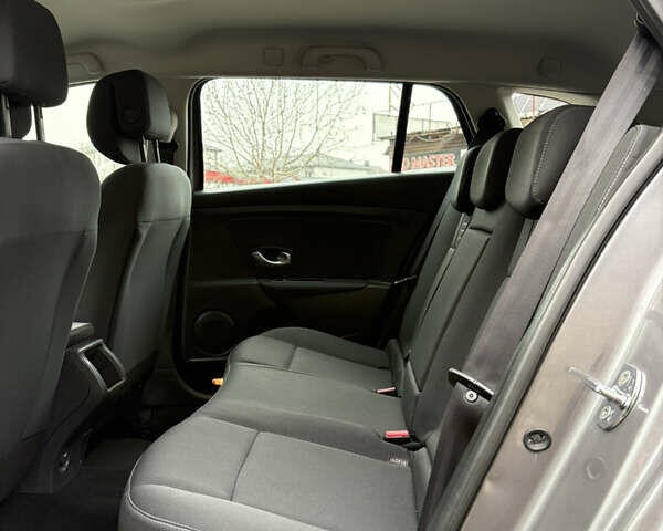 Сірий Рено Меган, об'ємом двигуна 1.6 л та пробігом 227 тис. км за 7300 $, фото 34 на Automoto.ua