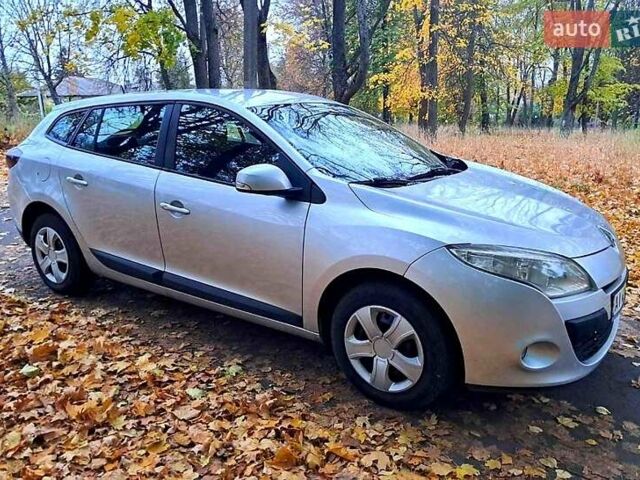 Серый Рено Меган, объемом двигателя 1.5 л и пробегом 200 тыс. км за 6999 $, фото 2 на Automoto.ua