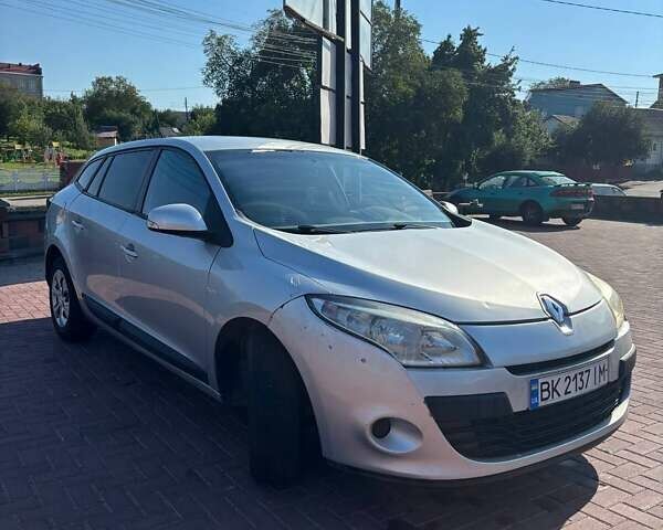 Серый Рено Меган, объемом двигателя 1.46 л и пробегом 330 тыс. км за 5300 $, фото 2 на Automoto.ua