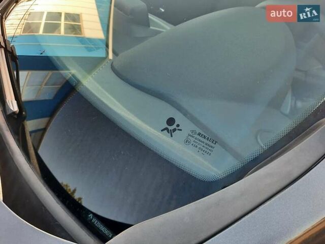 Серый Рено Меган, объемом двигателя 1.6 л и пробегом 183 тыс. км за 7600 $, фото 20 на Automoto.ua