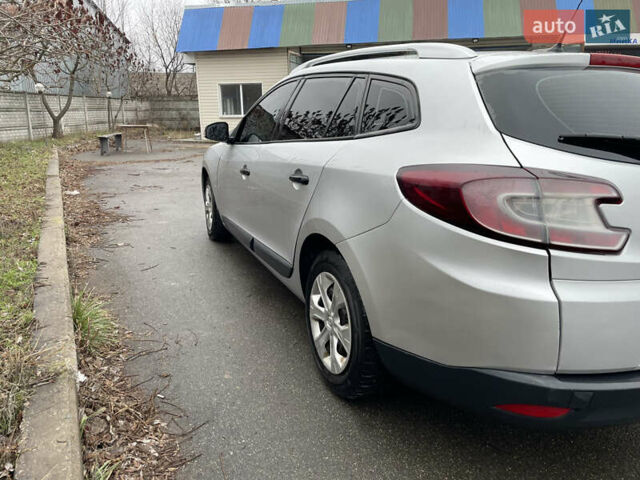 Рено Меган 2010 в Василькове на Automoto.ua Серый Рено Меган, объемом двигателя 1.46 л и пробегом 322 тыс. км за 6000 $, фото 4 на Automoto.ua