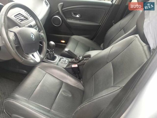 Рено Меган 2010 в Житомире на Automoto.ua Серый Рено Меган, объемом двигателя 1.5 л и пробегом 230 тыс. км за 7440 $, фото 5 на Automoto.ua