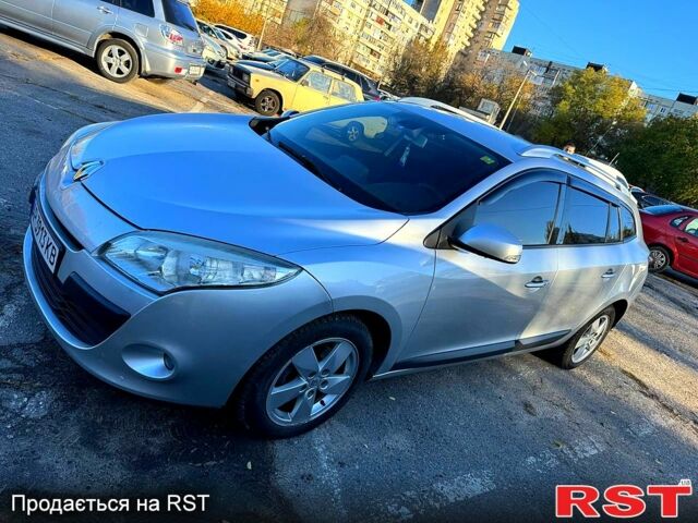 Рено Меган 2010 у Запоріжжя на Automoto.ua Сірий Рено Меган, об'ємом двигуна 2 л та пробігом 200 тис. км за 7200 $, фото 3 на Automoto.ua
