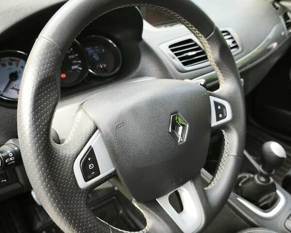 Серый Рено Меган, объемом двигателя 2 л и пробегом 125 тыс. км за 9950 $, фото 26 на Automoto.ua