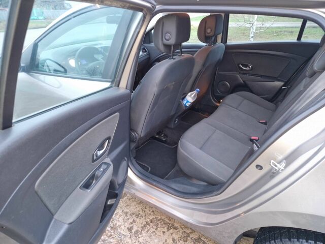 Сірий Рено Меган, об'ємом двигуна 1.6 л та пробігом 238 тис. км за 7350 $, фото 12 на Automoto.ua