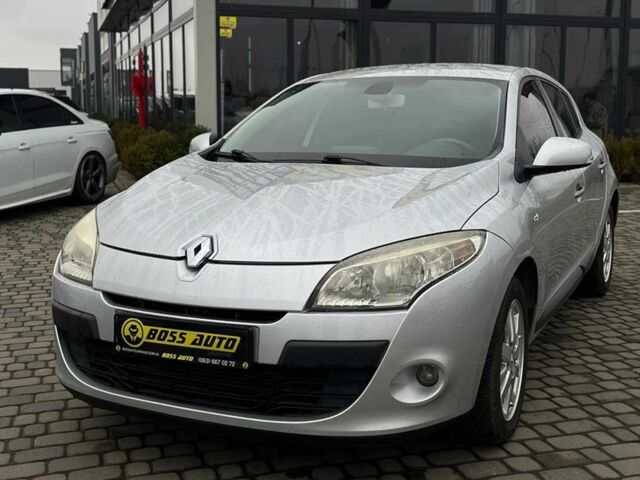 Серый Рено Меган, объемом двигателя 0 л и пробегом 260 тыс. км за 7200 $, фото 2 на Automoto.ua