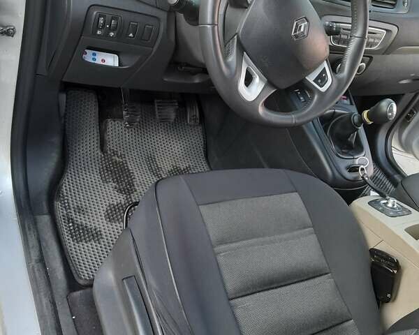 Серый Рено Меган, объемом двигателя 1.46 л и пробегом 242 тыс. км за 7000 $, фото 9 на Automoto.ua