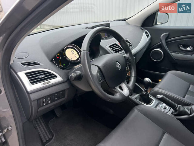 Серый Рено Меган, объемом двигателя 1.6 л и пробегом 182 тыс. км за 7800 $, фото 38 на Automoto.ua