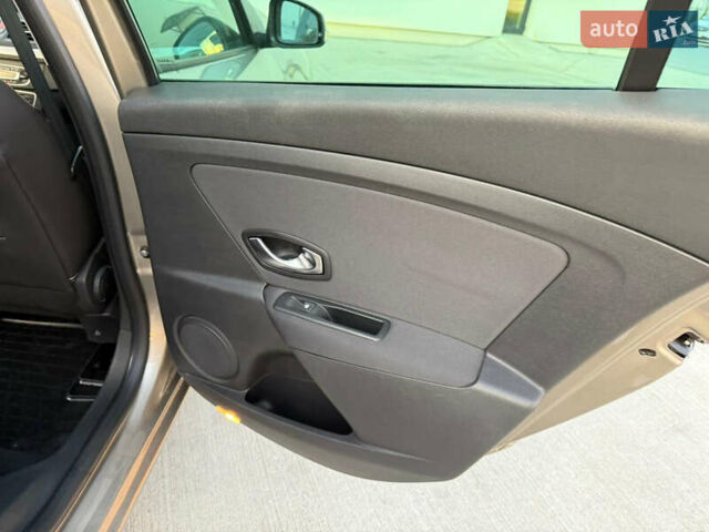 Серый Рено Меган, объемом двигателя 1.4 л и пробегом 193 тыс. км за 6700 $, фото 26 на Automoto.ua