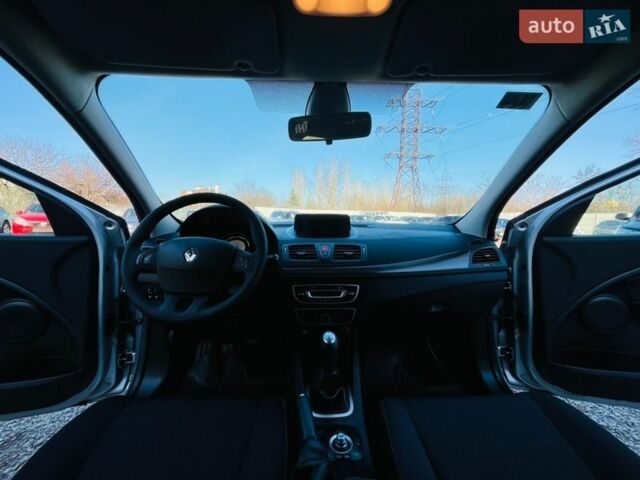 Сірий Рено Меган, об'ємом двигуна 1.6 л та пробігом 207 тис. км за 7600 $, фото 13 на Automoto.ua