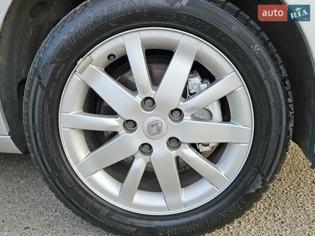 Серый Рено Меган, объемом двигателя 1.6 л и пробегом 195 тыс. км за 7850 $, фото 33 на Automoto.ua